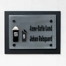 NAVNESKILT 2 HUSE SORT MATTERET GLAS - Rektangulære